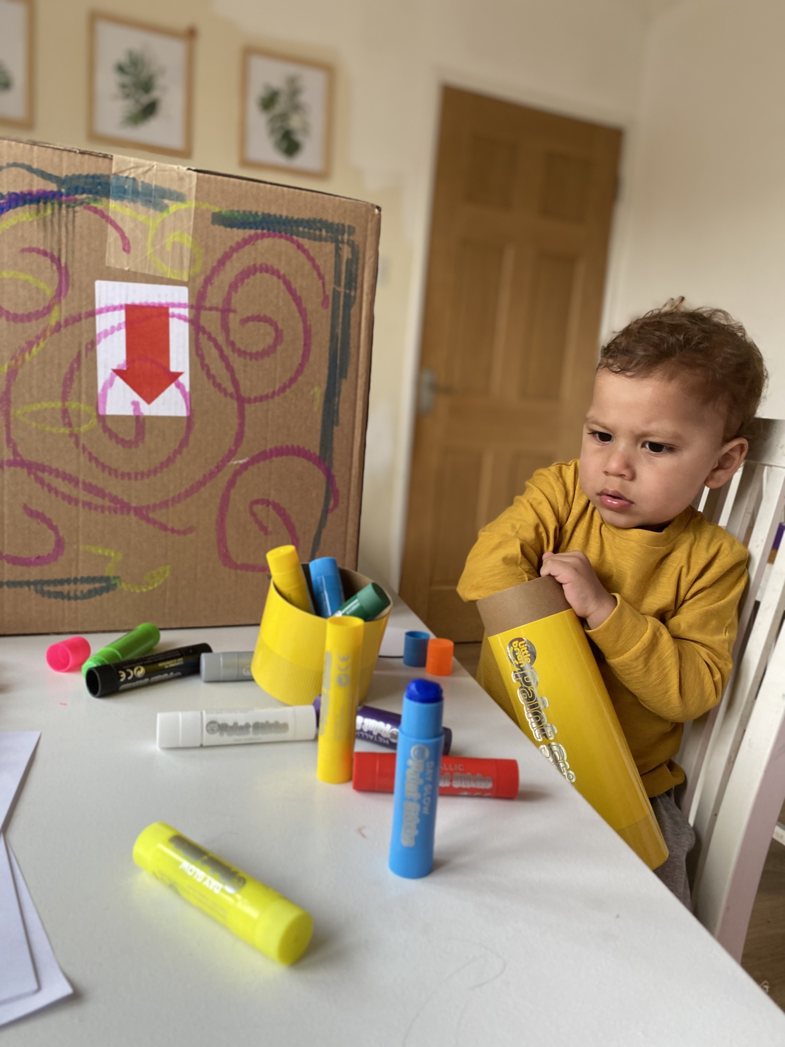 Marlo with His Little Brian Paint Sticks - Chiino.co.uk